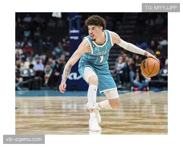 黄蜂鲍尔命中10记三分 外线投射效率创个人生涯新高